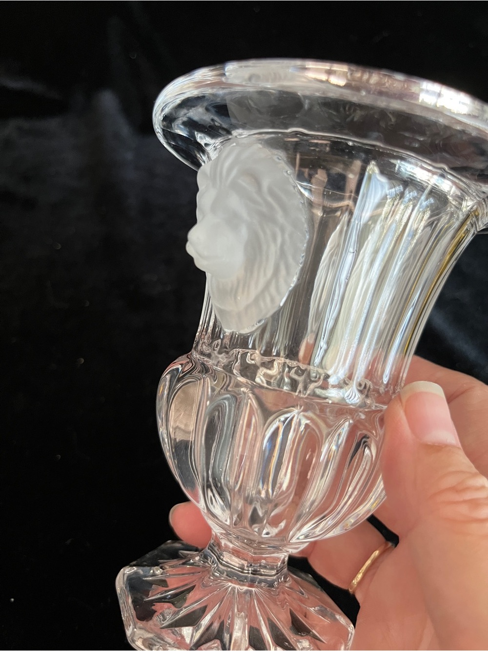 VINTAGE BOMBAY CRYSTAL VASE Frosted LIONS HEAD on each side - Picture 3 of 9